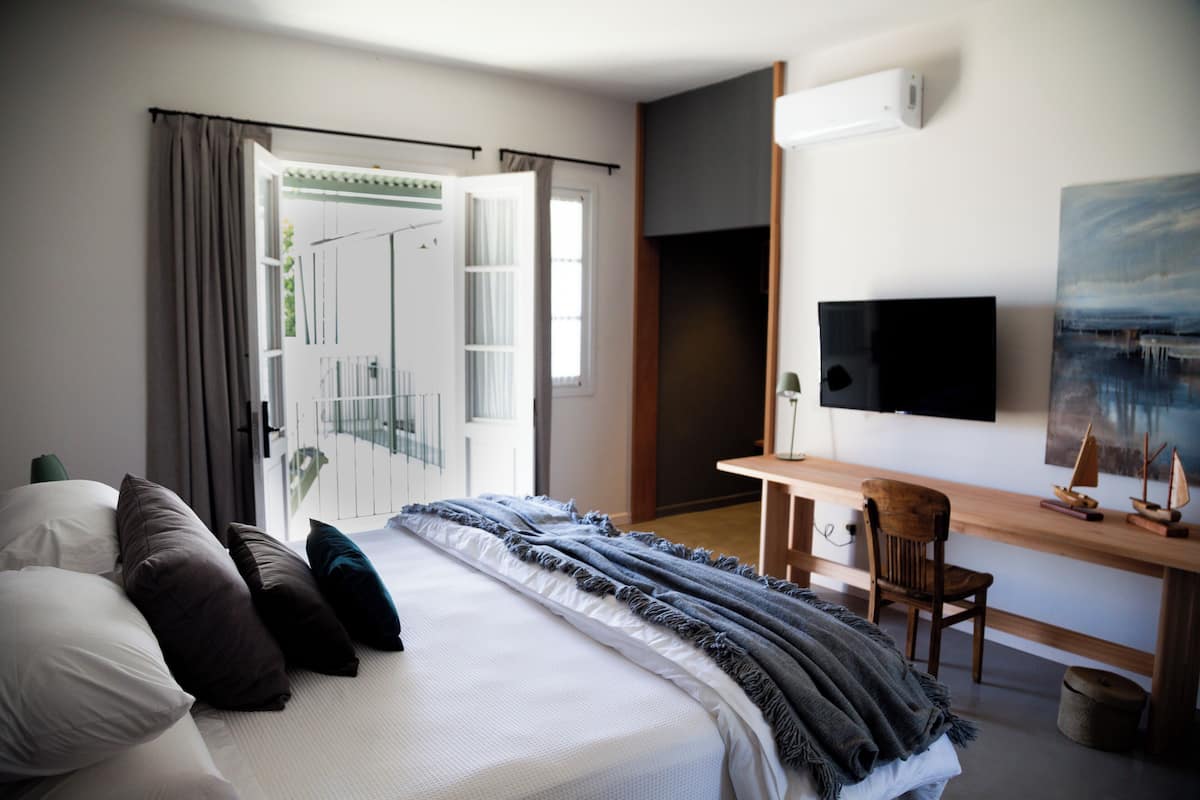 1 bedroom, in-room safe, individually decorated, individually furnished
