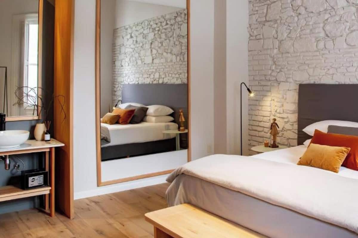 Luxury Suite | In-room safe, individually decorated, individually furnished, desk