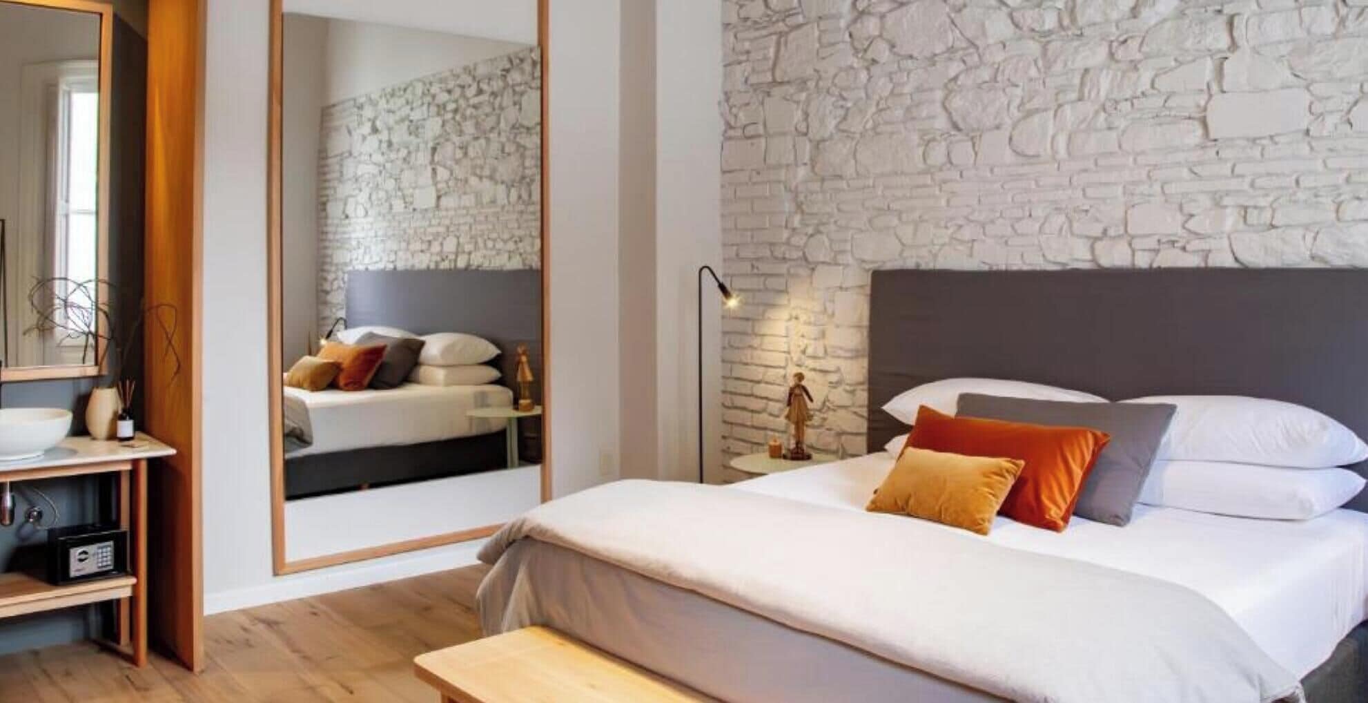 Luxury Suite | In-room safe, desk, laptop workspace, iron/ironing board (on request)