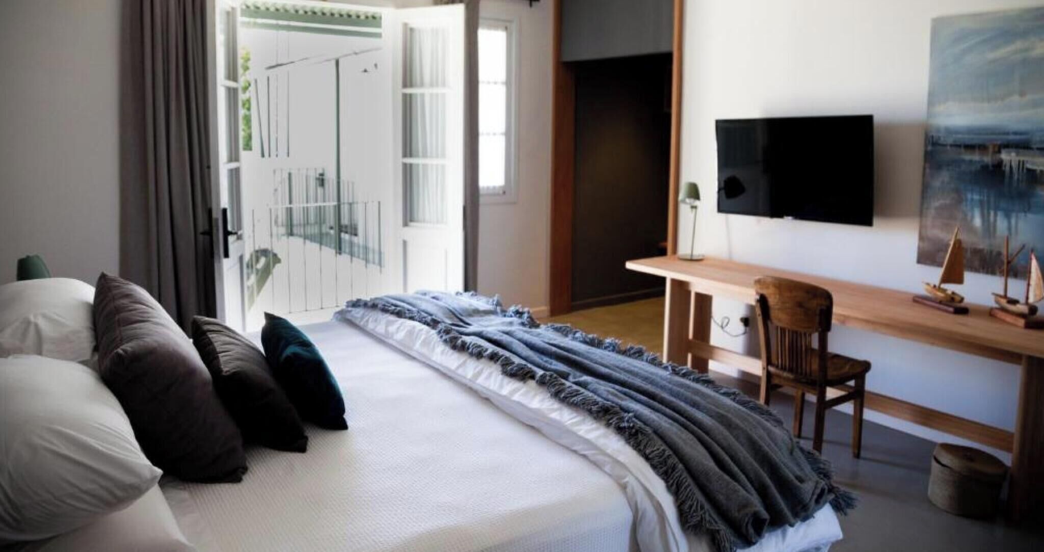 Junior Room | In-room safe, desk, laptop workspace, iron/ironing board (on request)