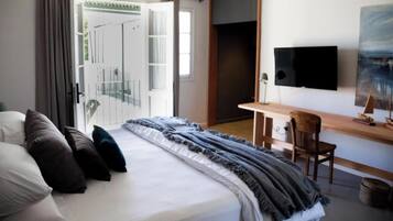 Junior Room | In-room safe, desk, laptop workspace, iron/ironing board (on request)