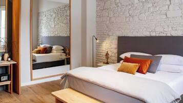 Luxury Suite | In-room safe, individually decorated, individually furnished, desk