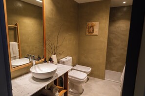 Dusche, Haartrockner, Seife, Shampoo
