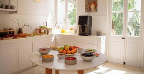Free daily buffet breakfast