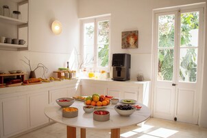 Free daily buffet breakfast