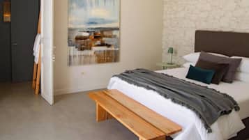 Deluxe Room | In-room safe, individually decorated, individually furnished, desk