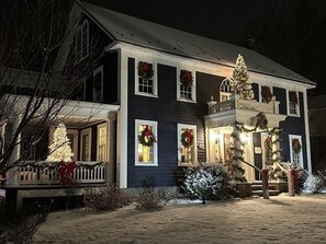 Front of property - The Inn Crowd Bed and Breakfast (Holden)