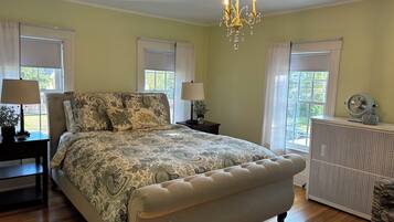 Luxury Single Room, 1 Queen Bed, City View | Individually furnished, free WiFi