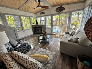 Smart TV, fireplace