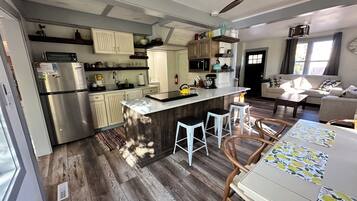 Micro-ondes, four, plaque de cuisson