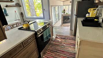 Micro-ondes, four, plaque de cuisson