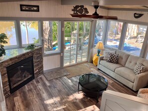 Smart TV, fireplace