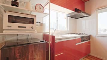 Fridge, microwave, stovetop, coffee/tea maker