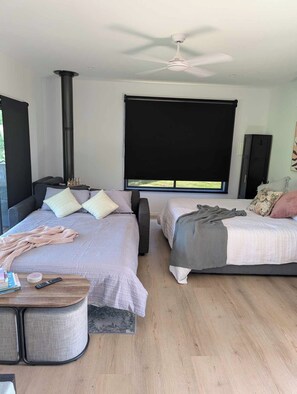 1 habitación, tabla de planchar con plancha, wifi y ropa de cama 