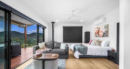 Wagtail Studio Cabin. Peaceful and Ideal for couples or a young family.