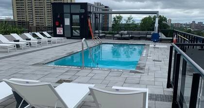 Modern new condo in the heart of downtown - Full furnished