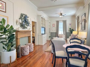 Smart TV - NEW NEW NEW Precious Cottage in Historic Downtown (Natchez)