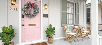 NEW NEW NEW Precious Cottage in Historic Downtown