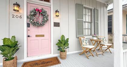 NEW NEW NEW Precious Cottage in Historic Downtown