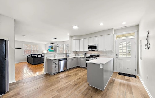 A Shore Thing! Spacious 4-bedroom house in lively Atlantic City