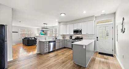 A Shore Thing! Spacious 4-bedroom house in lively Atlantic City