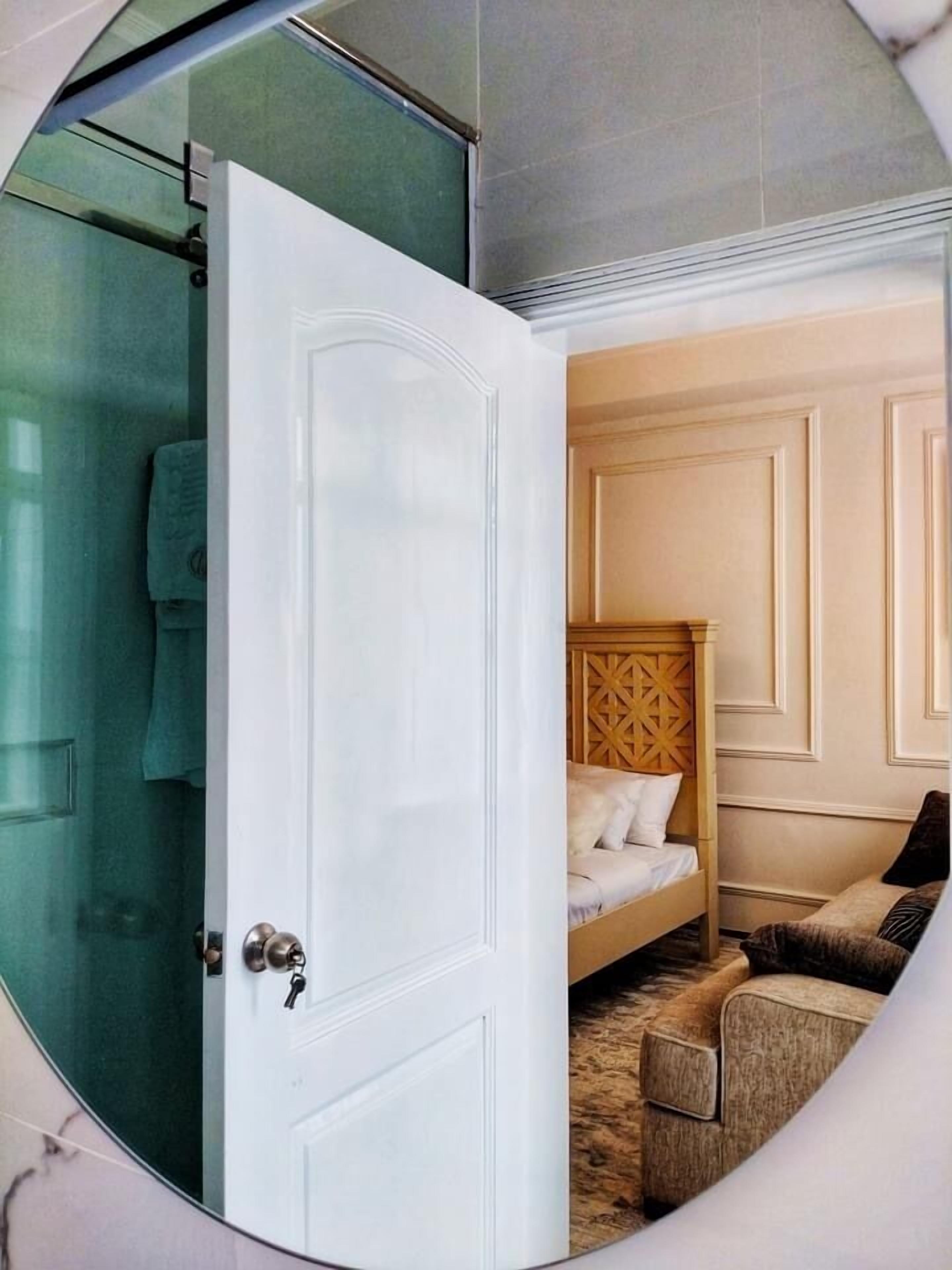 Deluxe Double Room, 1 King Bed | In-room safe, free WiFi