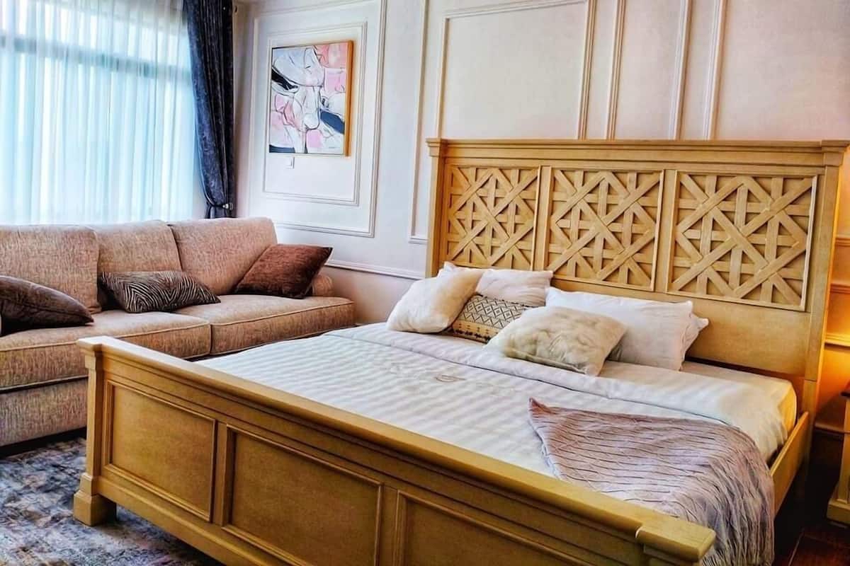 Deluxe Double Room, 1 King Bed | In-room safe, free WiFi