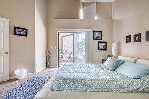 2 bedrooms, desk, free WiFi, bed sheets - Super Central Scottsdale Location, 2-Bedroom 2-Bath 2 Balcony, Cozy Corner Condo (Scottsdale)