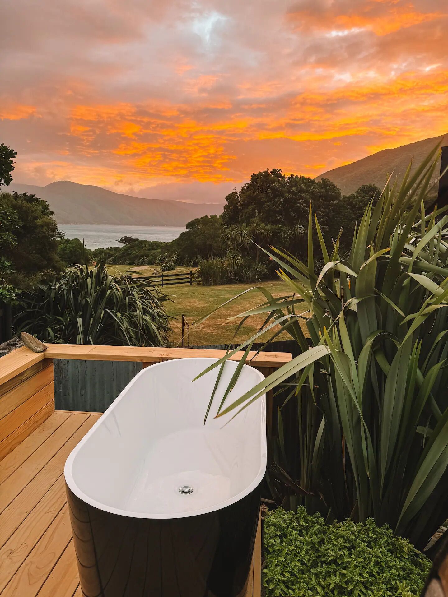 Outdoor spa tub