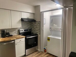 Micro-ondes, four, plaque de cuisson, lave-vaisselle