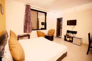Deluxe Double Room, Garden View
