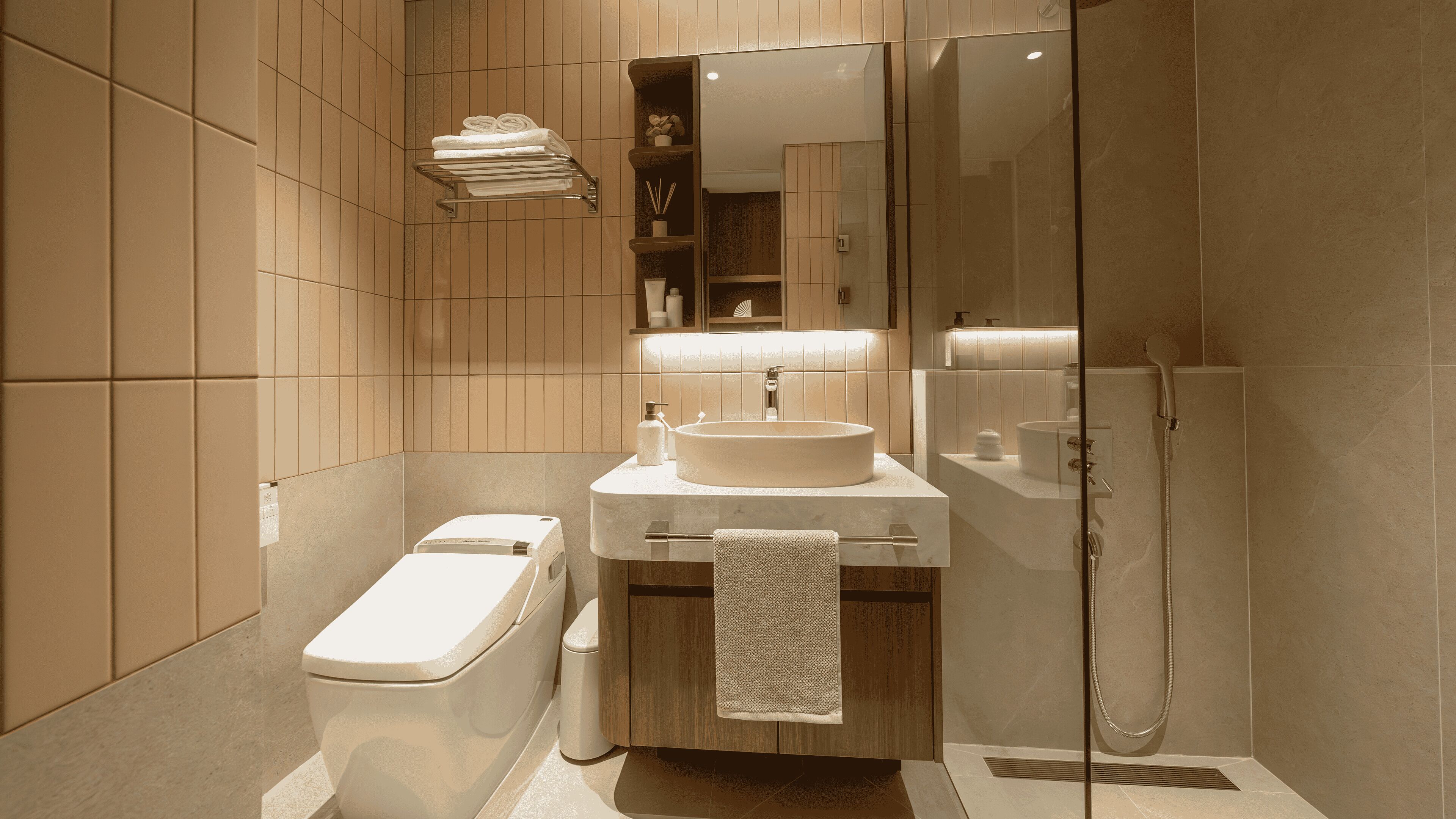 Doccia, set di cortesia gratuito, asciugacapelli, bidet elettronico