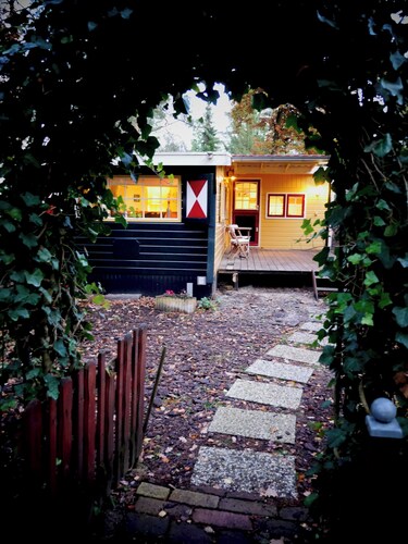 Cosy Cabin in the Woods - Perfect Get Away in a peaceful and green setting