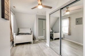 6 chambres, bureau, fer et planche Ă repasser, lit parapluie
