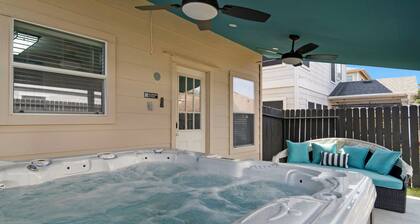 Spacious 4-bedroom house with AC, hot tub, and WiFi in welcoming Tomball
