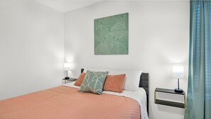 4 Schlafzimmer, Schreibtisch, Bügeleisen/Bügelbrett, Reisekinderbett