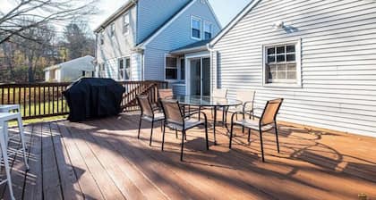 Charming 2-bedroom house in marvelous Montville with WiFi, AC