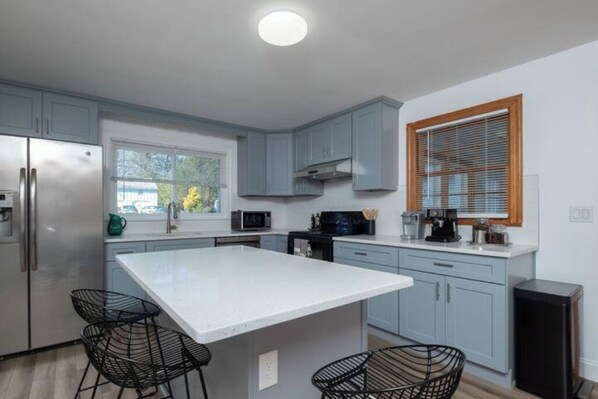 Microwave, dishwasher