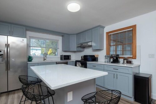 Charming 2-bedroom house in marvelous Montville with WiFi, AC