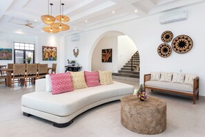 Luxury Villa | Living area | Books, stereo - Villa Besakih (Canggu)