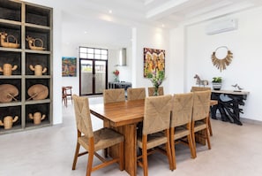 Family dining - Villa Besakih (Canggu)