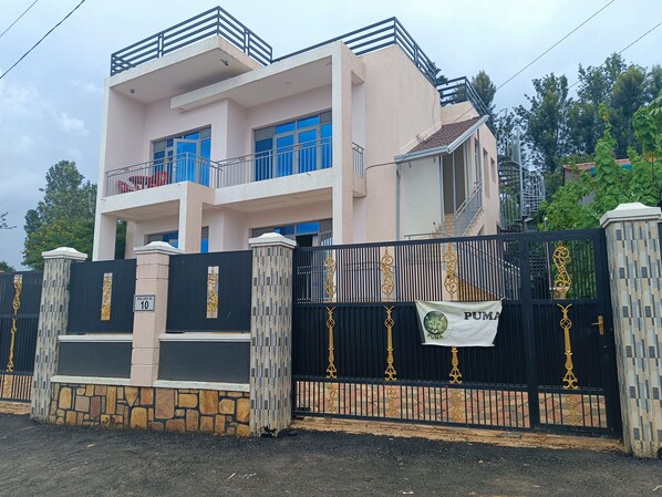 Exterior - Remarkable 3-Bed House in Kigali (Kigali)