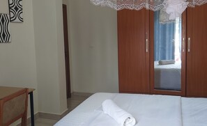 3 bedrooms, desk, iron/ironing board, WiFi - Remarkable 3-Bed House in Kigali (Kigali)