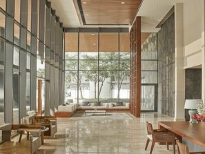 Lobby lounge