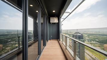 Family Apartment, 4 Bedrooms, Club Lounge Access, City View | Balcony view