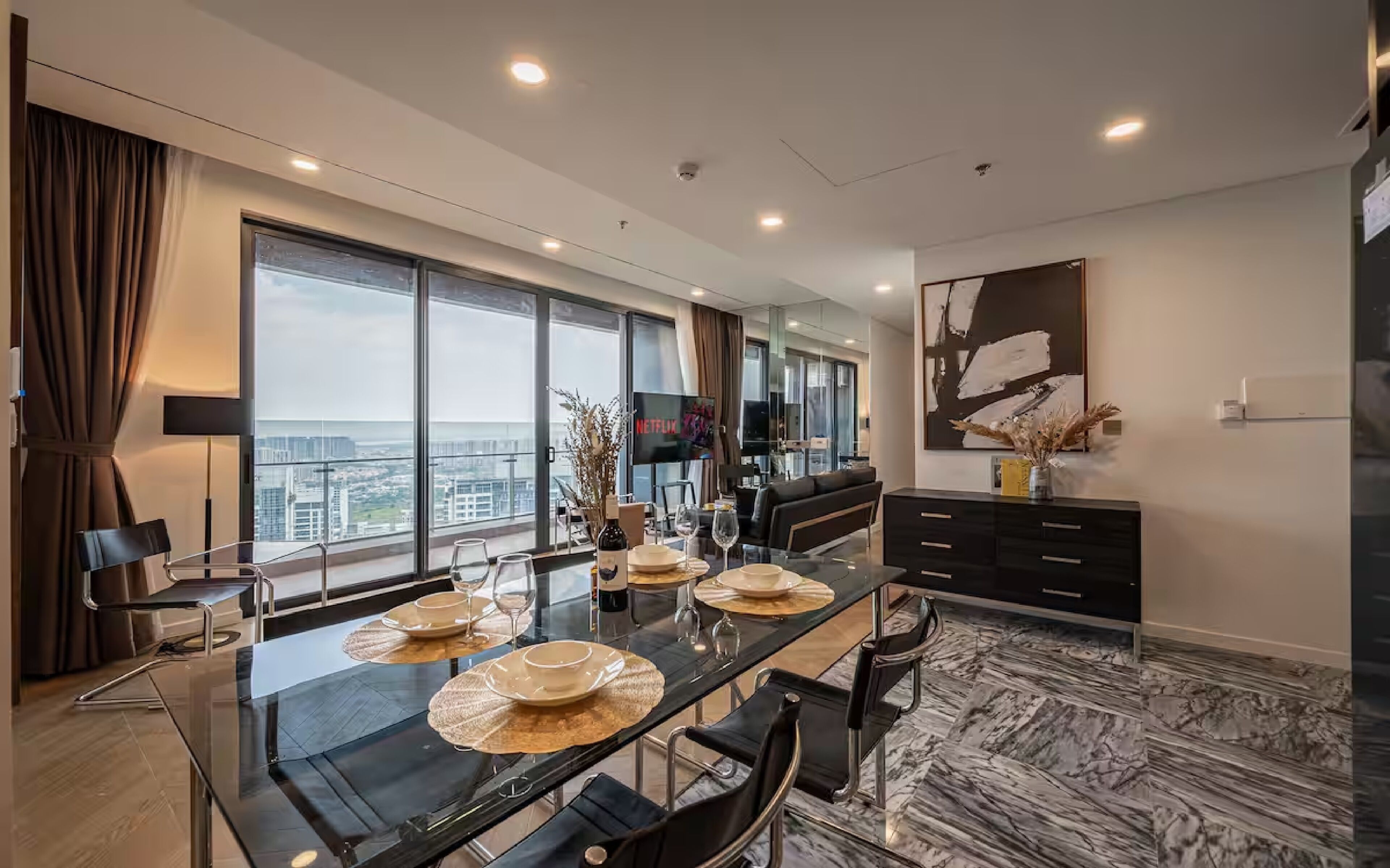 Căn hộ dành cho gia đình, 4 phòng ngủ, quyền sử dụng Club Lounge, quang cảnh thành phố | Khu vực ăn uống tại phòng