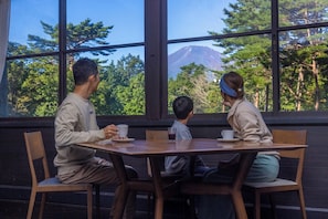 Outdoor dining - Village Kagetsuen (Yamanakako)