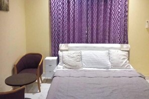 5 bedrooms, WiFi, bed sheets