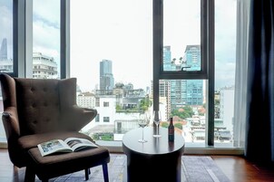 Studio | Ruang tamu | TV 