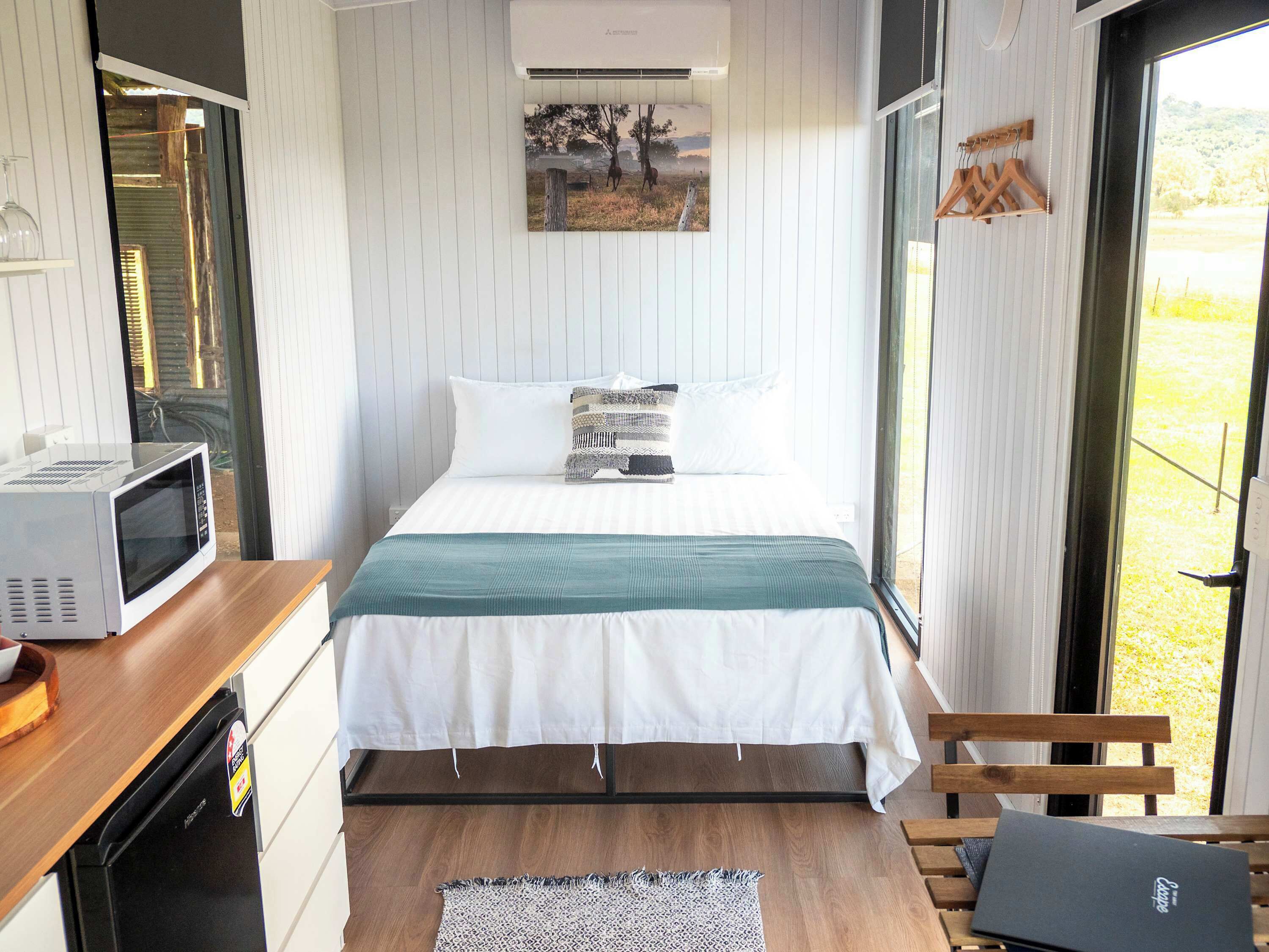 1 bedroom, bed sheets